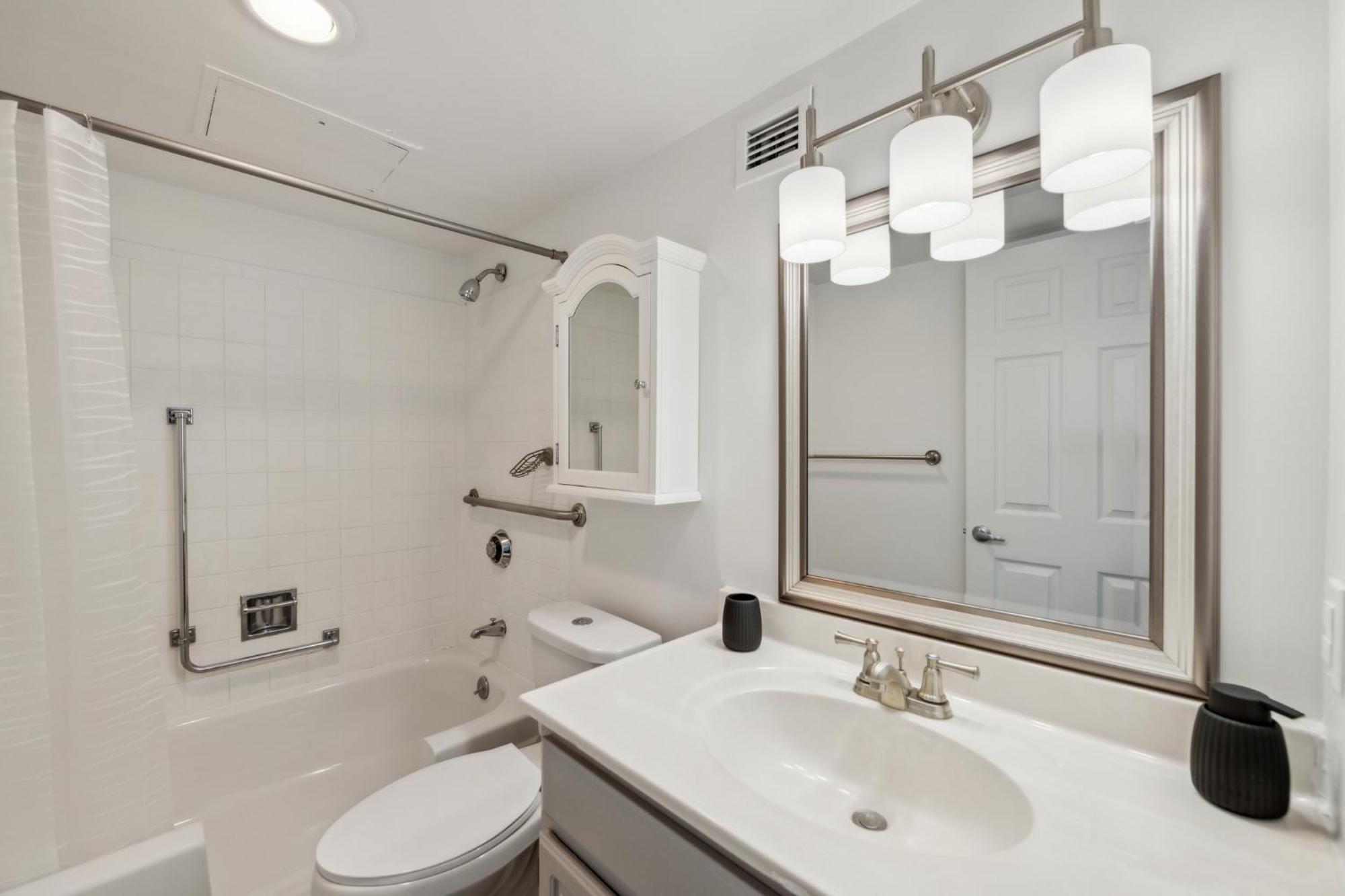 Apartment Legacy At Imperial Village 517 I 2 Bed 2 Bath *